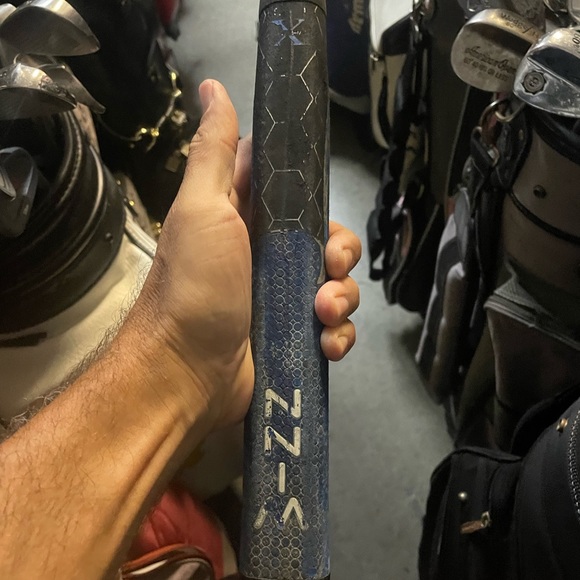 Zebra roll face golf putter in right hand - Picture 6 of 7